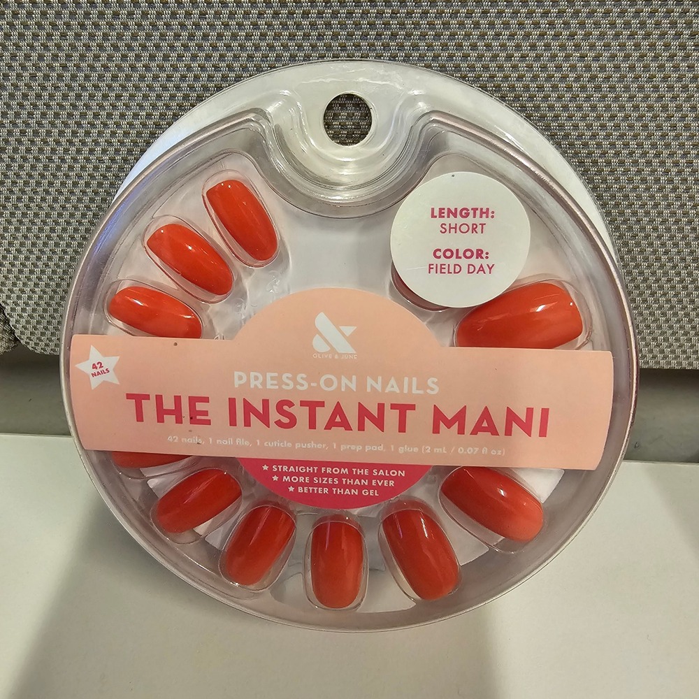 NEW Olive & June Press On Nails Short Field Day Manicure 42 Nails